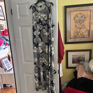 J Jill Sleeveless Black & White Paisley Maxi Dress